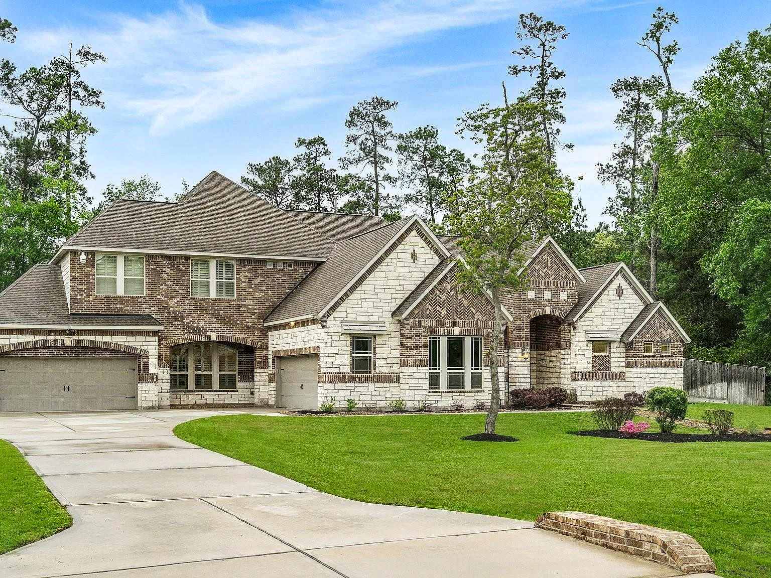 4 bed, 6.0 bath, 5432 sqft, $12,000 — Photo 1