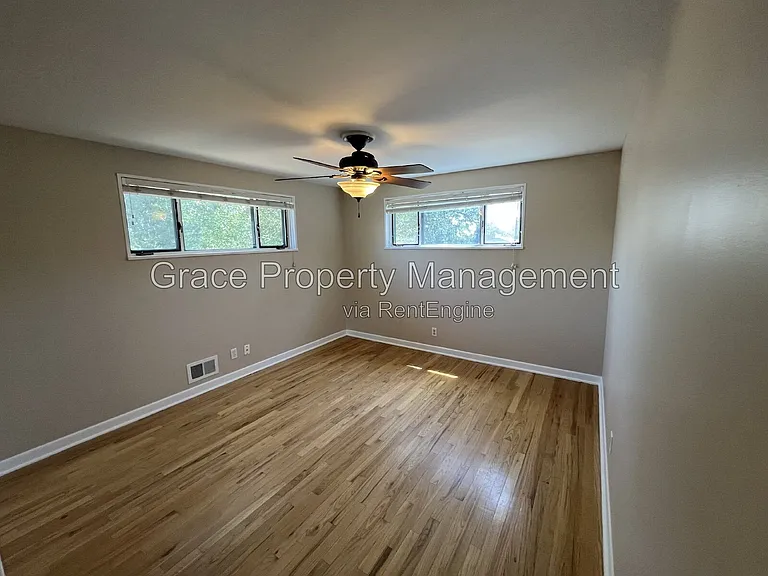 10541 Livingston Dr — Photo 12