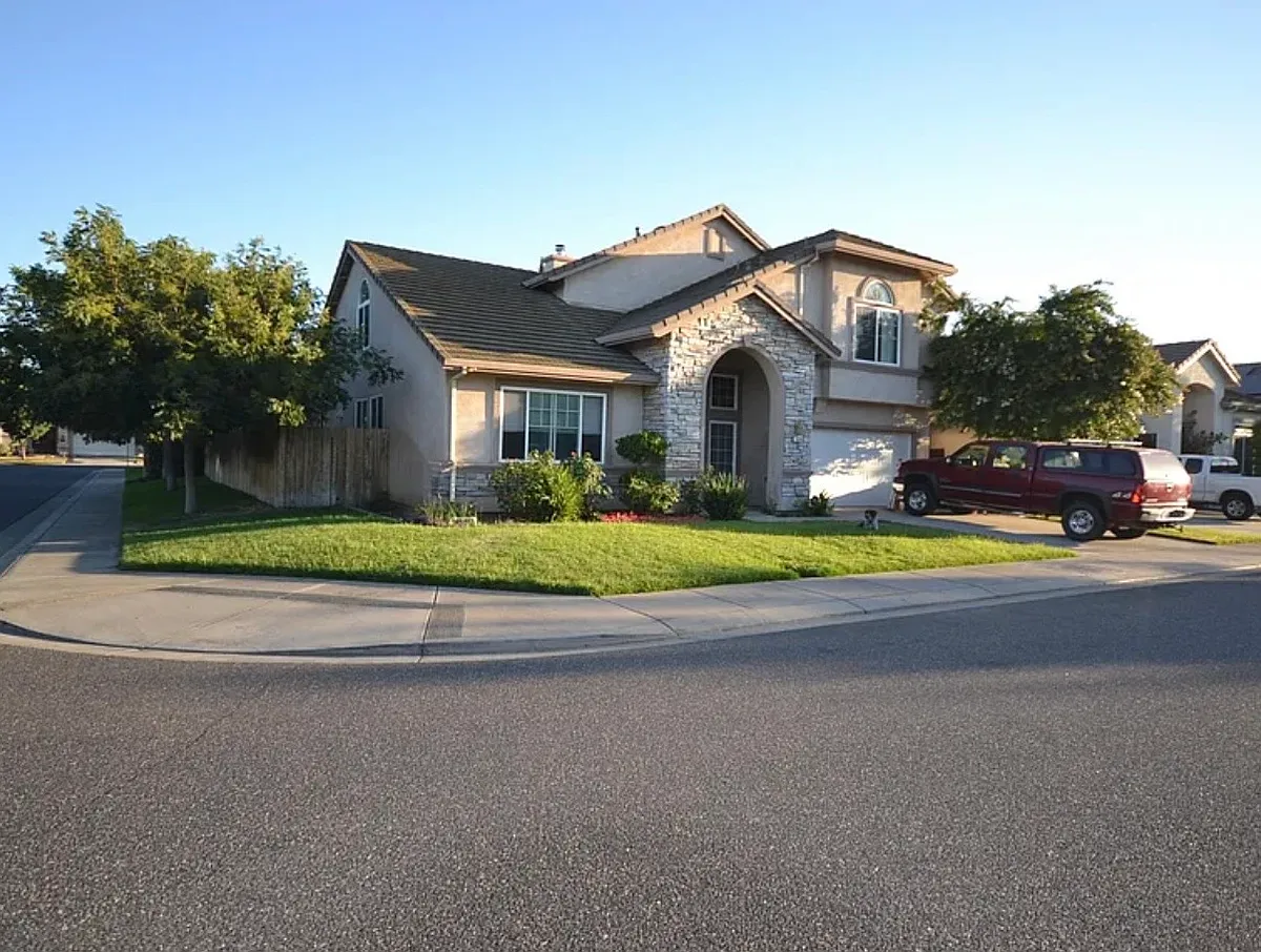 Building Photo - 1604 Rose Garden Ct