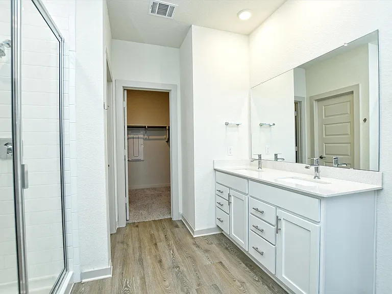 204 Merrick Rd — Photo 19