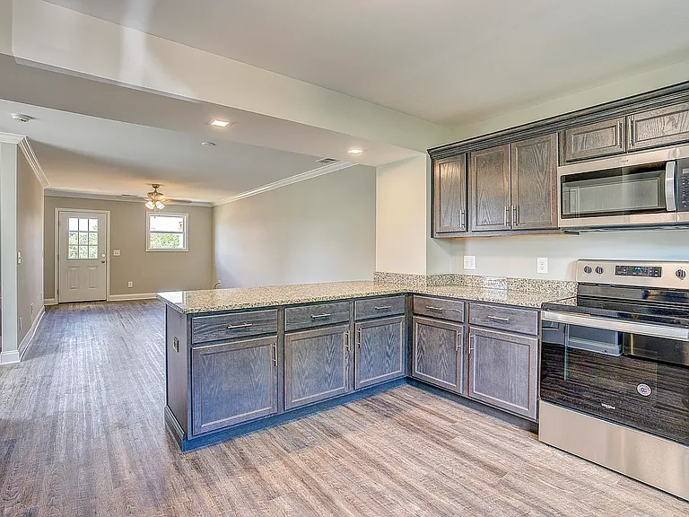 2802 W Walnut St #6 — Photo 4