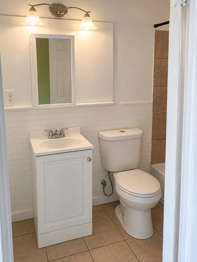 111 W Dunnam St - 1/2 — Photo 3