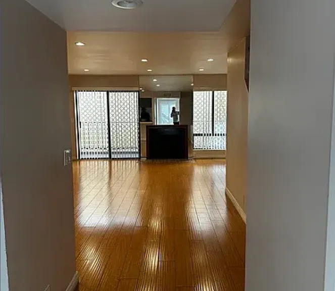 557 E Verdugo Ave — Photo 8