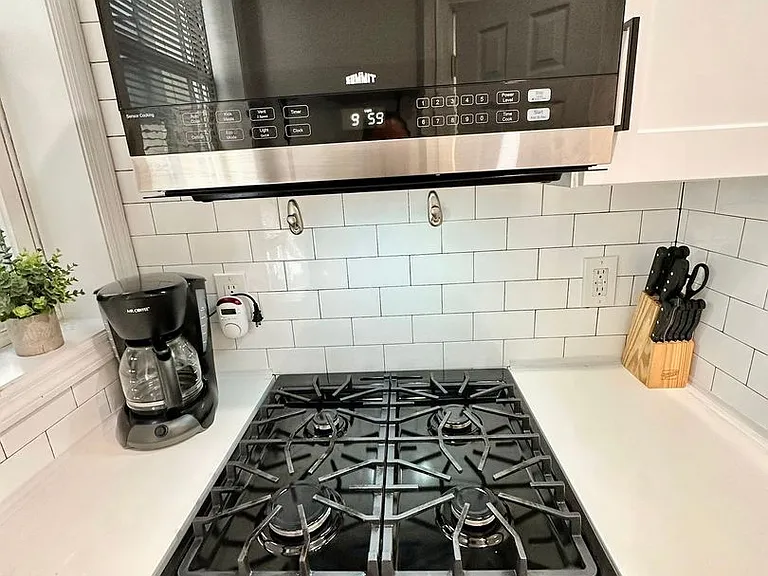 2371 Arthur Ave — Photo 4