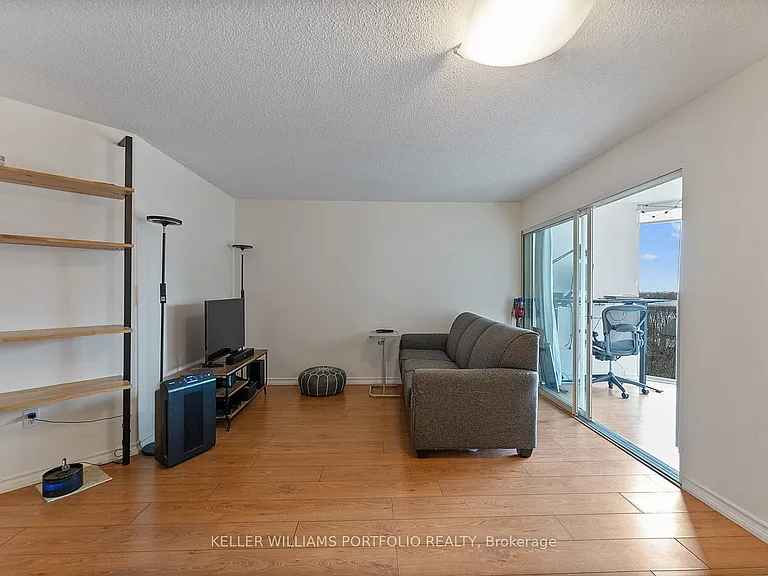 705 King St W #601 — Photo 5