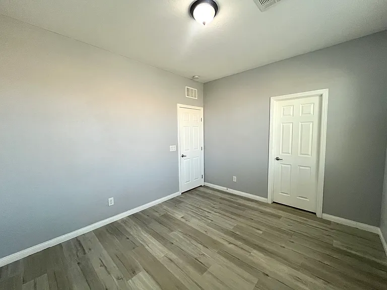 576 Glassford Ct — Photo 48