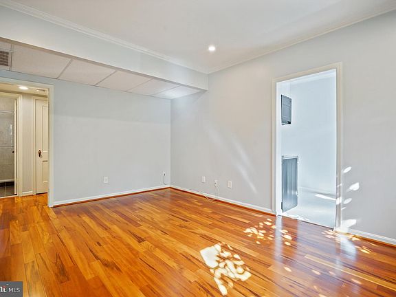4th image of 1920 N Rhodes St APT 74