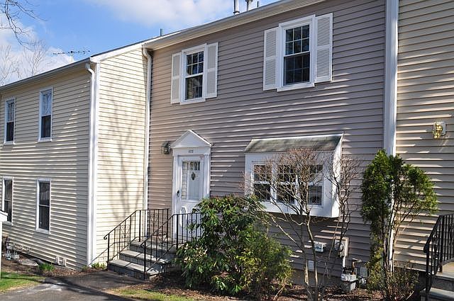1st image of 422 Carrollwood Dr #422