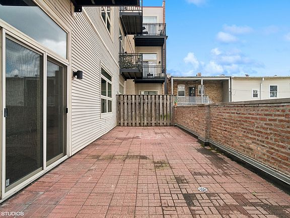 4th image of 2806 N Oakley Ave #206