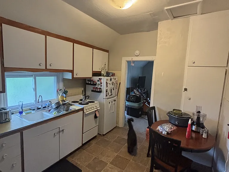 329 Ives Ave #3 — Photo 4