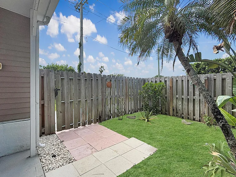 7568 SE Swan Ave — Photo 26