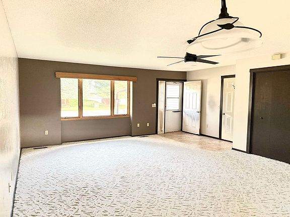 2nd image of 1425 Lookout Valley Ct