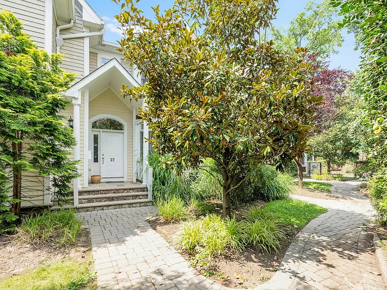25 E Linden Ave — Photo 2