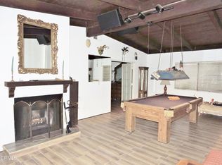 132 Maple Rd, Thousand Oaks, CA 91320