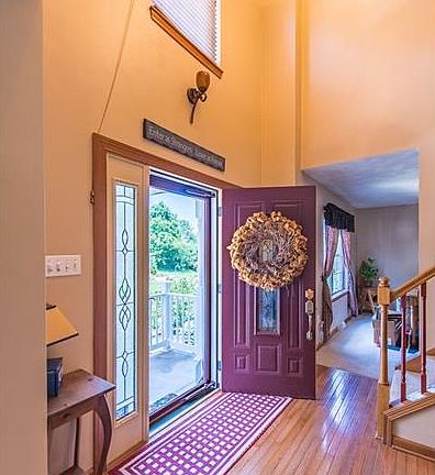 3rd image of 107 Fieldstone Ct