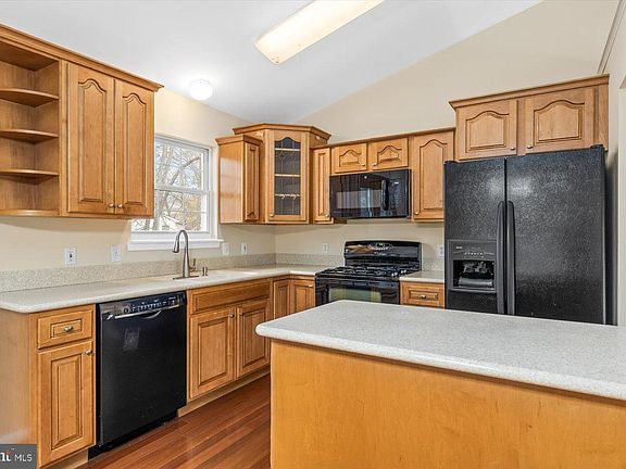 3rd image of 11806 Gardenia Dr
