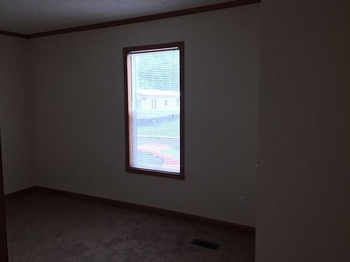 4th image of 136 Nixon Dr