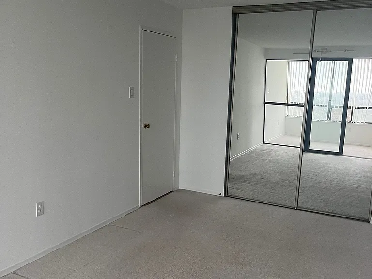 7460 Bathurst St #1706 — Photo 10