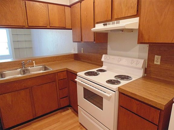 2nd image of 5309 Indio Dr APT C