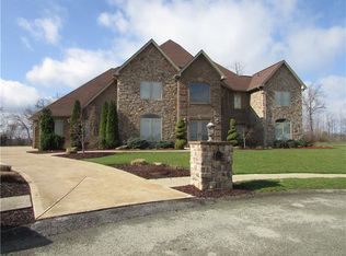 1400 Willow Heights Dr, North Huntingdon, PA 15642