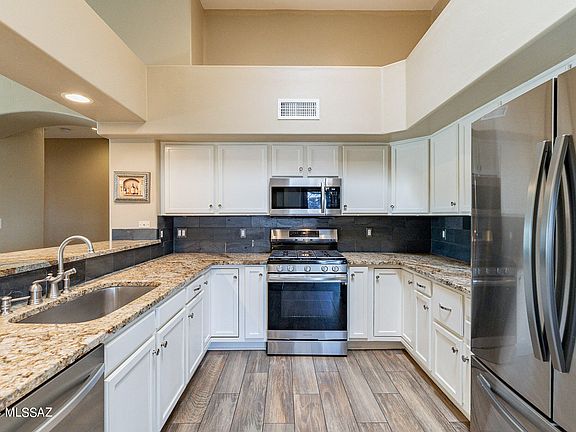 3rd image of 1010 N Camino Miraflores