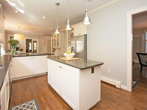5th image of 21 Ledgewood Farm Dr