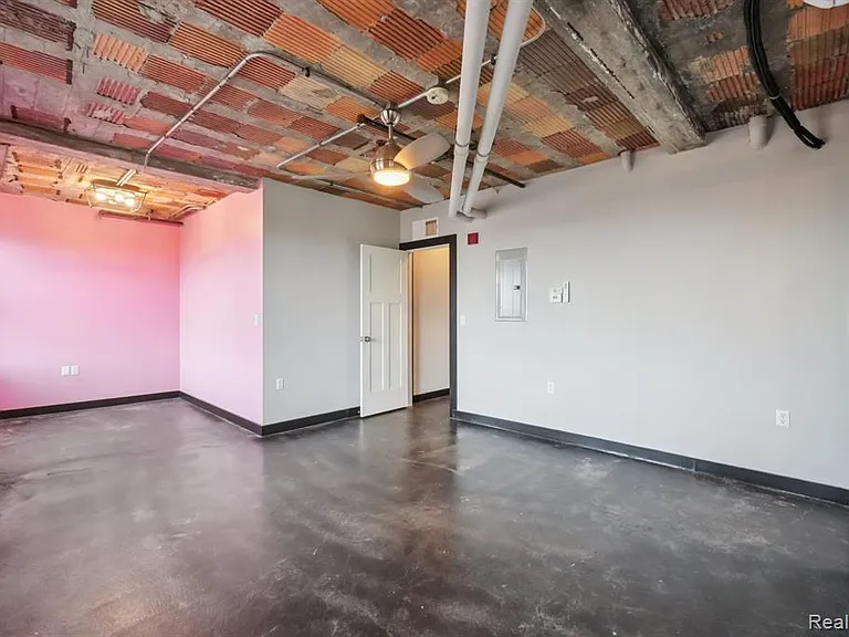 2915 John R St #502 — Photo 11