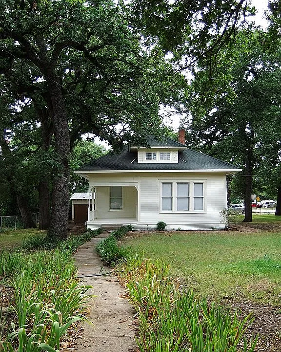 7923 Mohawk Dr