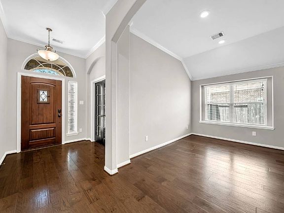 5th image of 18739 Laurel Hills Dr