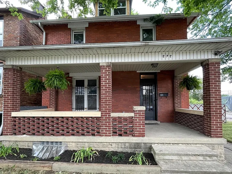 272 S Green St — Photo 1