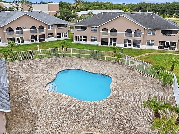 5th image of 20 Cosmopolitan Dr Unit 4