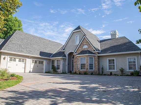 4th image of 2135 Oak Creek Dr #106