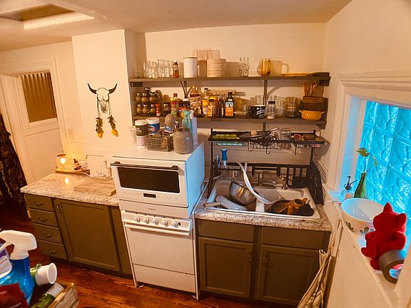 3rd image of 219 Carrier St NE