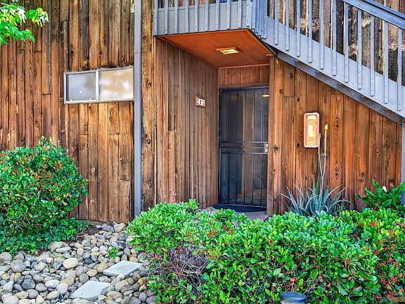 2nd image of 2157 Arnold Way Unit 201