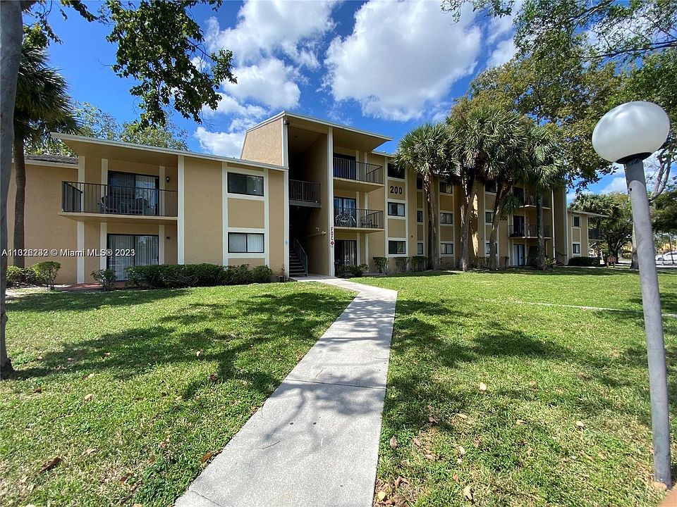 1st image of 200 Palm Cir W APT 302