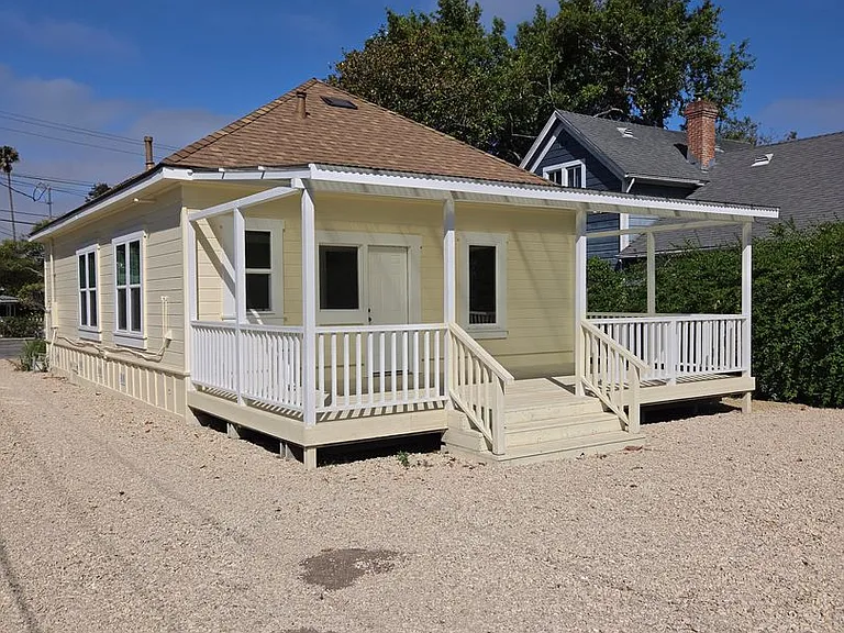 131 S Mason St — Photo 2