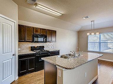 4th image of 415 Camellia Dr