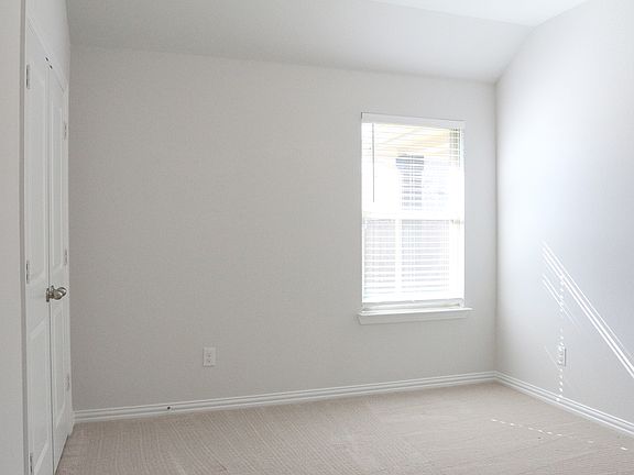5th image of 3002 Mulberry Ave