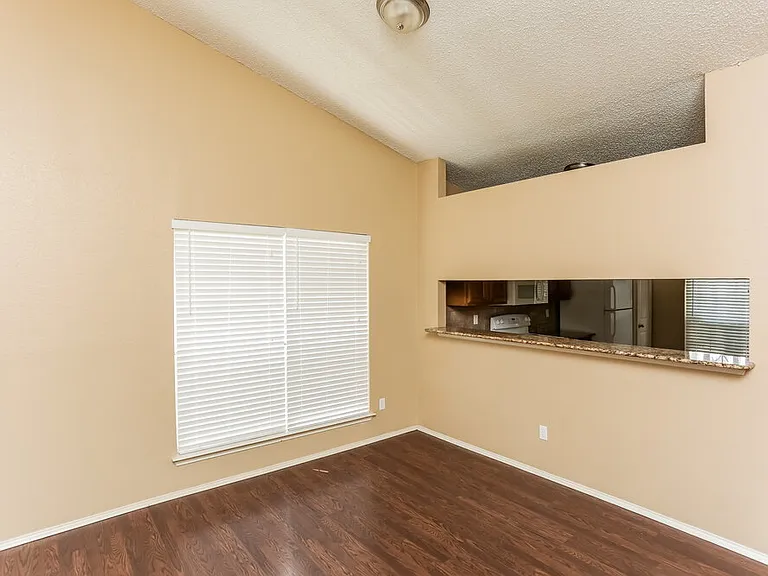 1526 Chapman St — Photo 7
