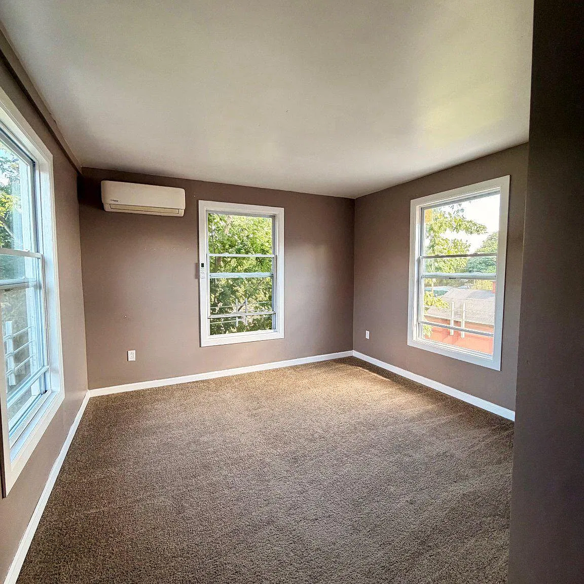 3 bed, 2.5 bath, 2430 sqft, $2,100 — Photo 4