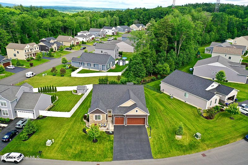 5th image of 25 Londonderry Way