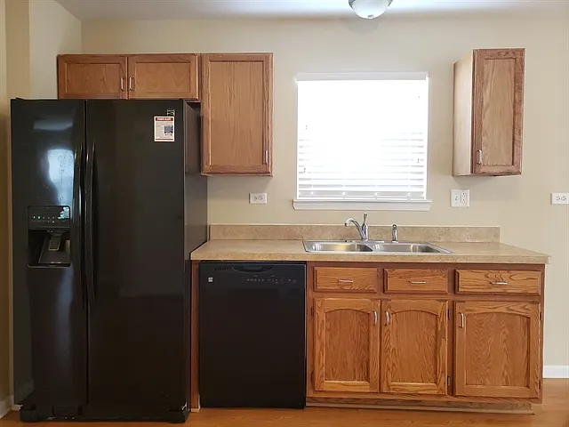 4 bed, 2.5 bath, 2245 sqft, $3,380 — Photo 3