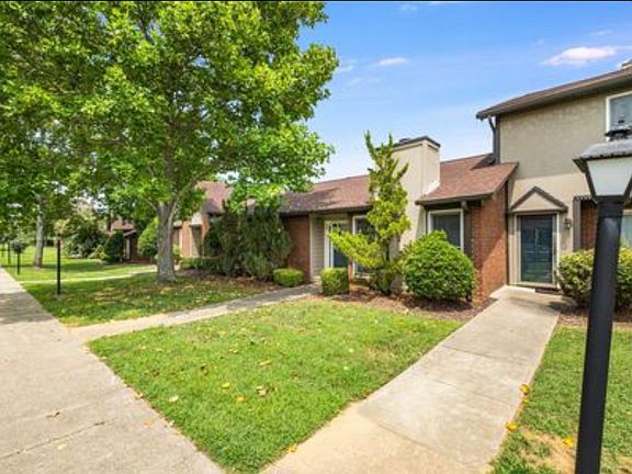4th image of 228 Highland Villa Cir