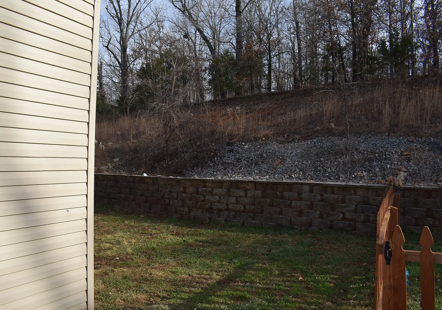 Spacious 3 Bedroom , 2 Bathroom Duplex with a 2 Car Garage — Photo 4
