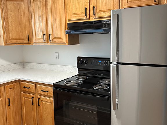 5th image of 471 Crestwood Ave APT 50