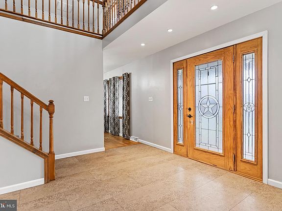 4th image of 18586 Miriam Dr