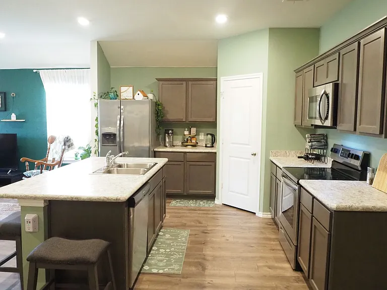 401 Wilson Way — Photo 6