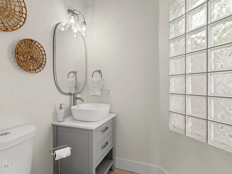 1143 E Amberwood Dr — Photo 30