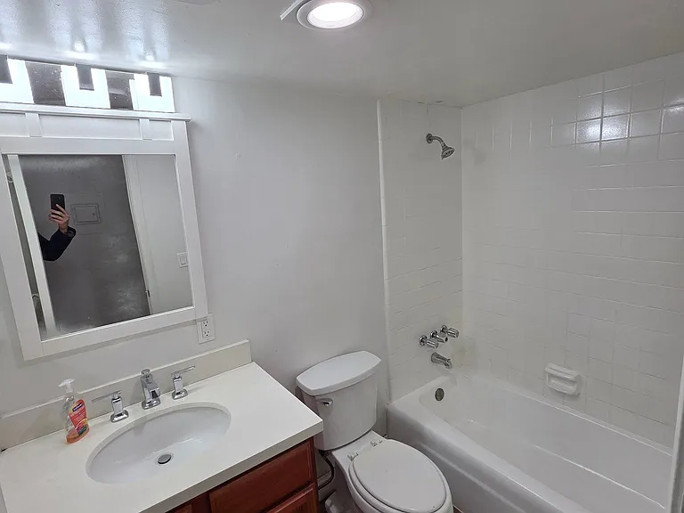 236 SE 9th Ave — Photo 5