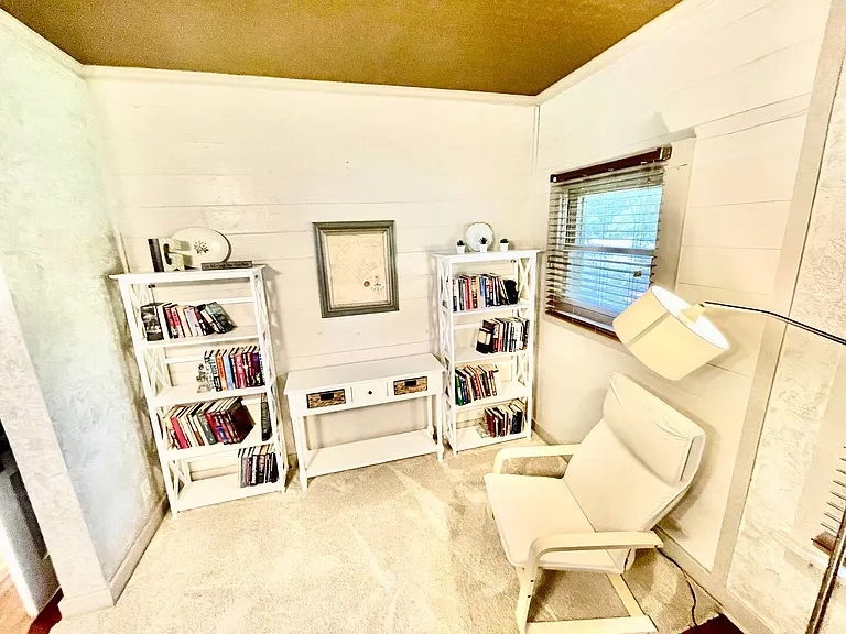 412 W Milam St — Photo 11